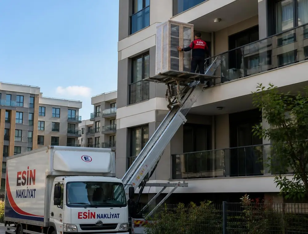 Mezitli bölgesinde Esin Nakliyat aracı