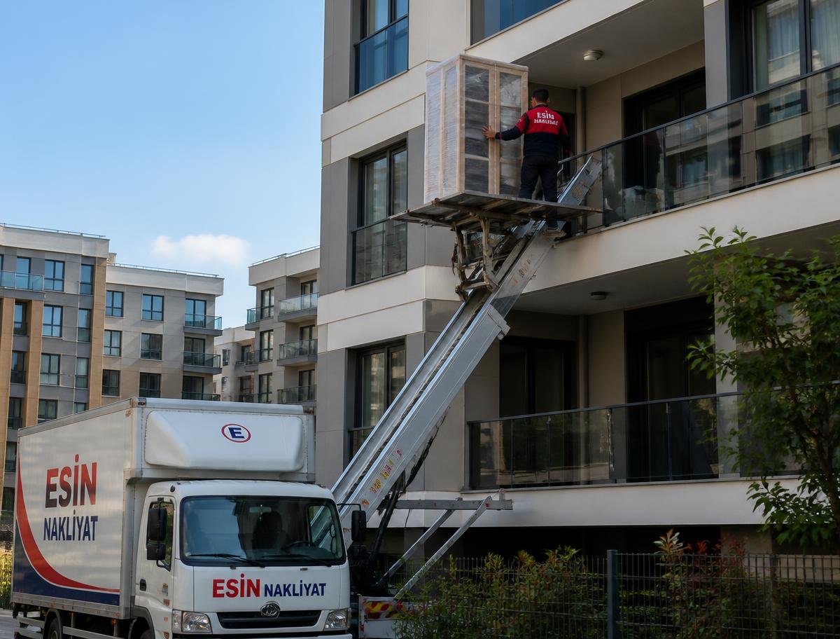 Aydıncık bölgesinde Esin Nakliyat aracı